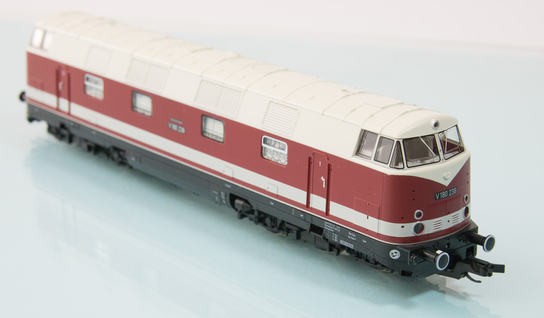 Tillig 02688 TT Diesellokomotive V180 238 6achsig der DR Epoche III