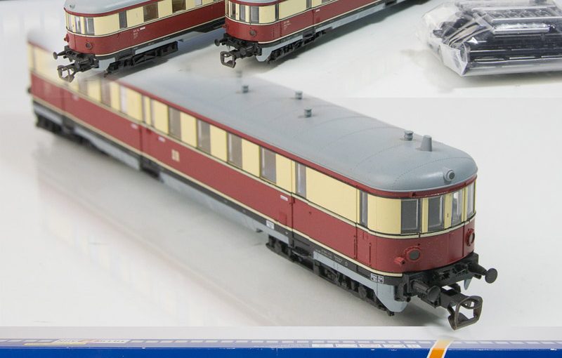 Tillig 02850 TT Dieseltriebwagen VT 137 mit Steuerwagen VS 145 der DR Epoche III